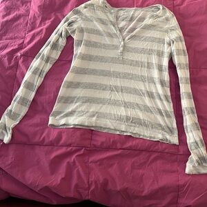 American Eagle Outfitters Light Gray Striped Long Sleeve Tee